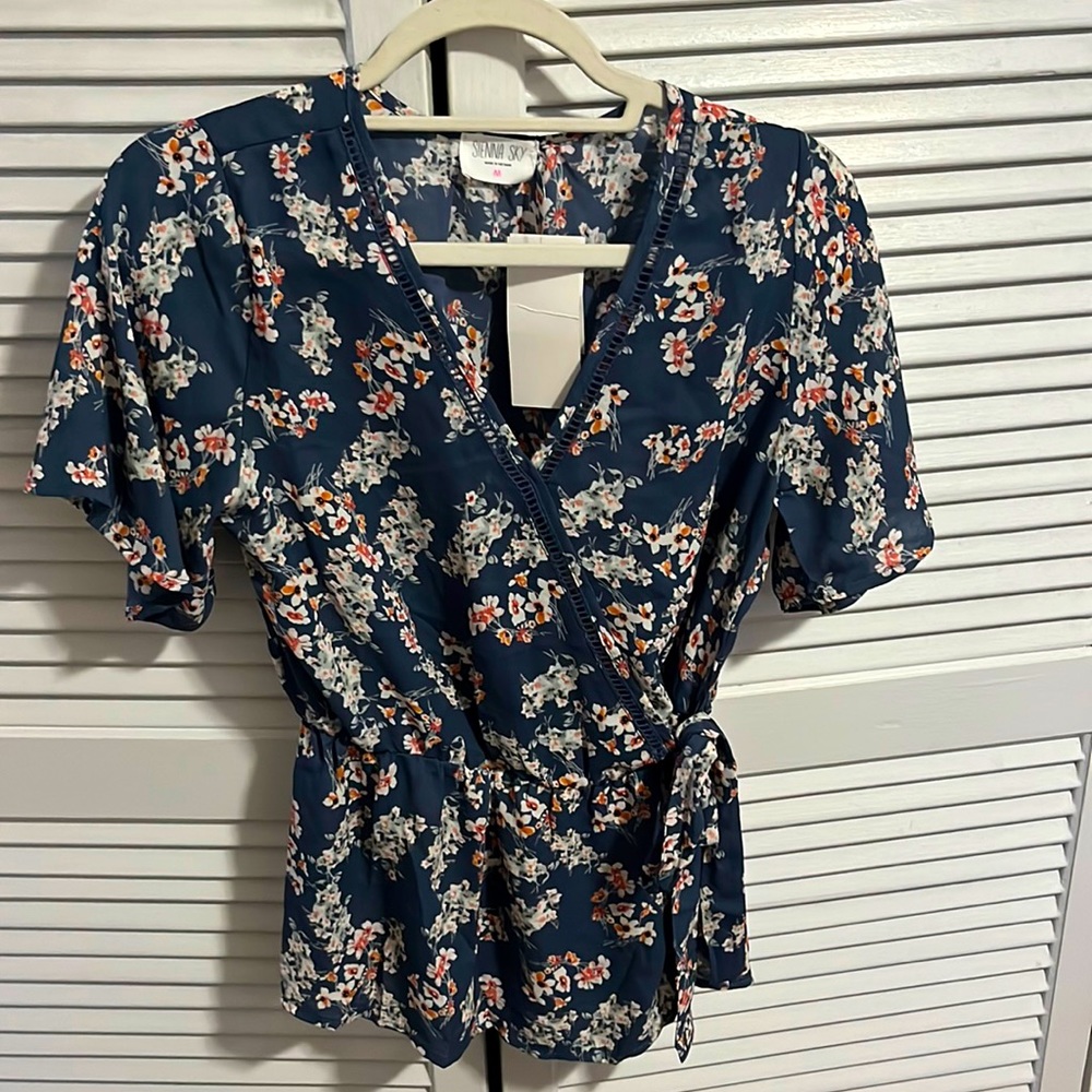Blue Floral Sienna Sky top, sized Medium